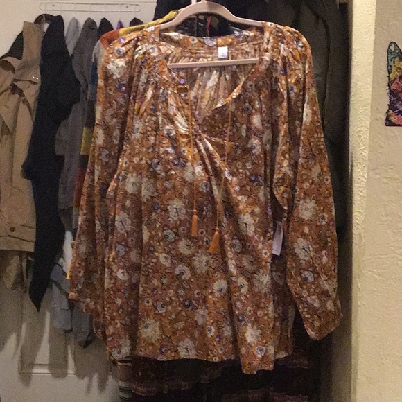 Old Navy Tops - Beautiful peasant style pullover blouse. Xl